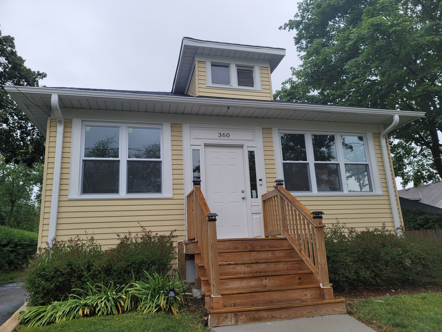 Property Photo: 360 Lincoln Avenue IL 60120