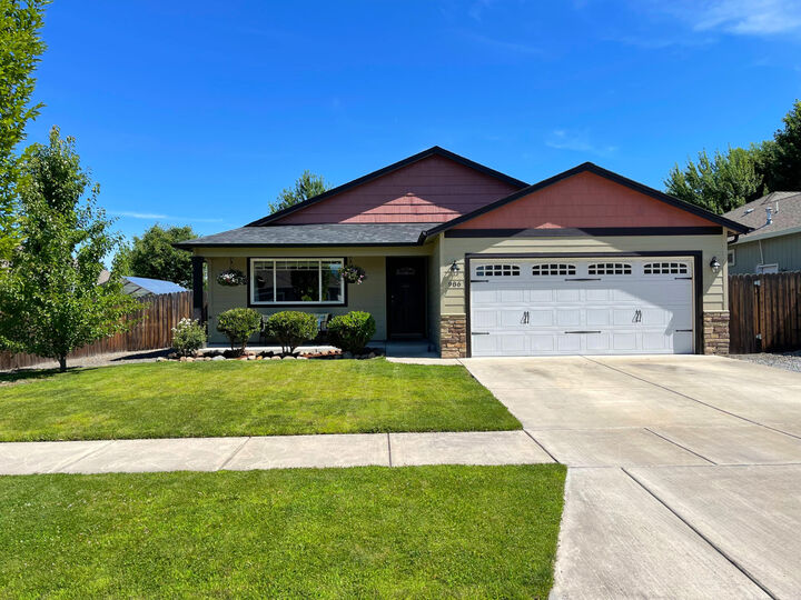 986 Worchester Drive  Medford OR 97501 photo