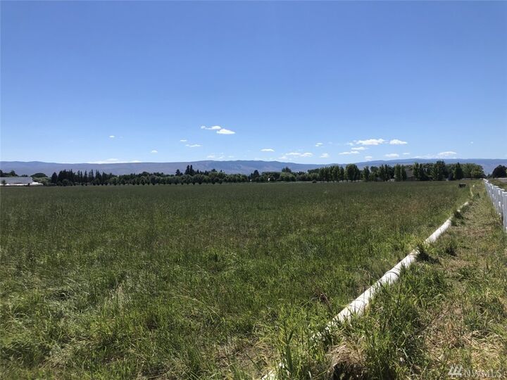 Property Photo:  400 X Meadowbrook Lane  WA 98926 