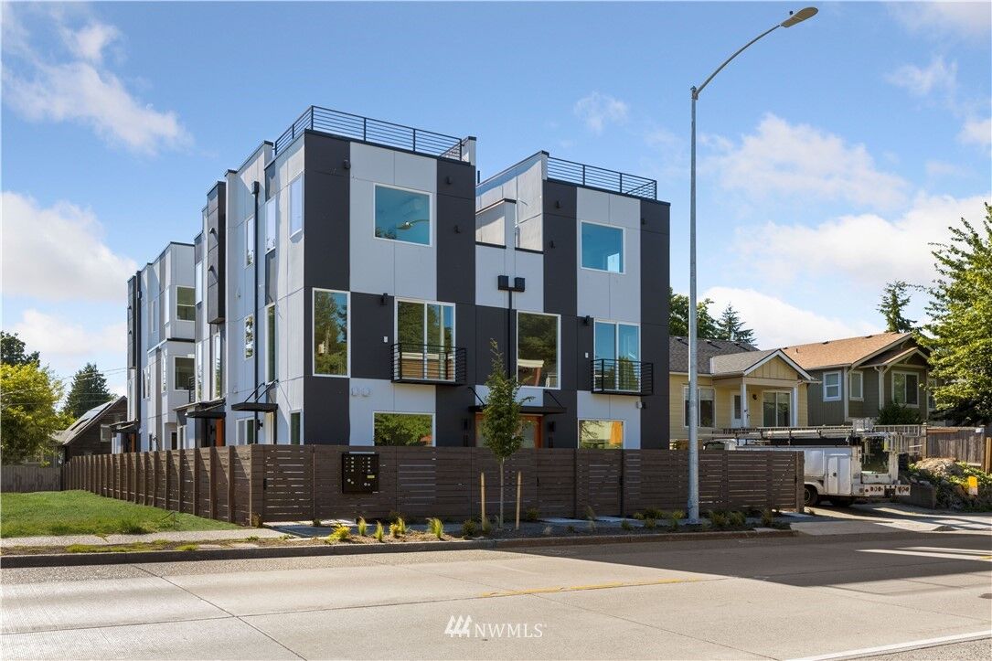 Property Photo: 8449 Delridge Way SW D WA 98106