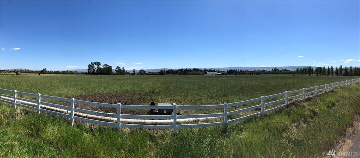 Property Photo:  200 X Meadowbrook Lane  WA 98926 