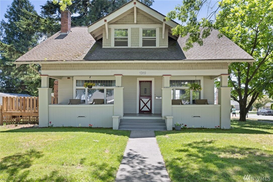 House for sale in Lynden 1319 Front St, Lynden, WA 98264