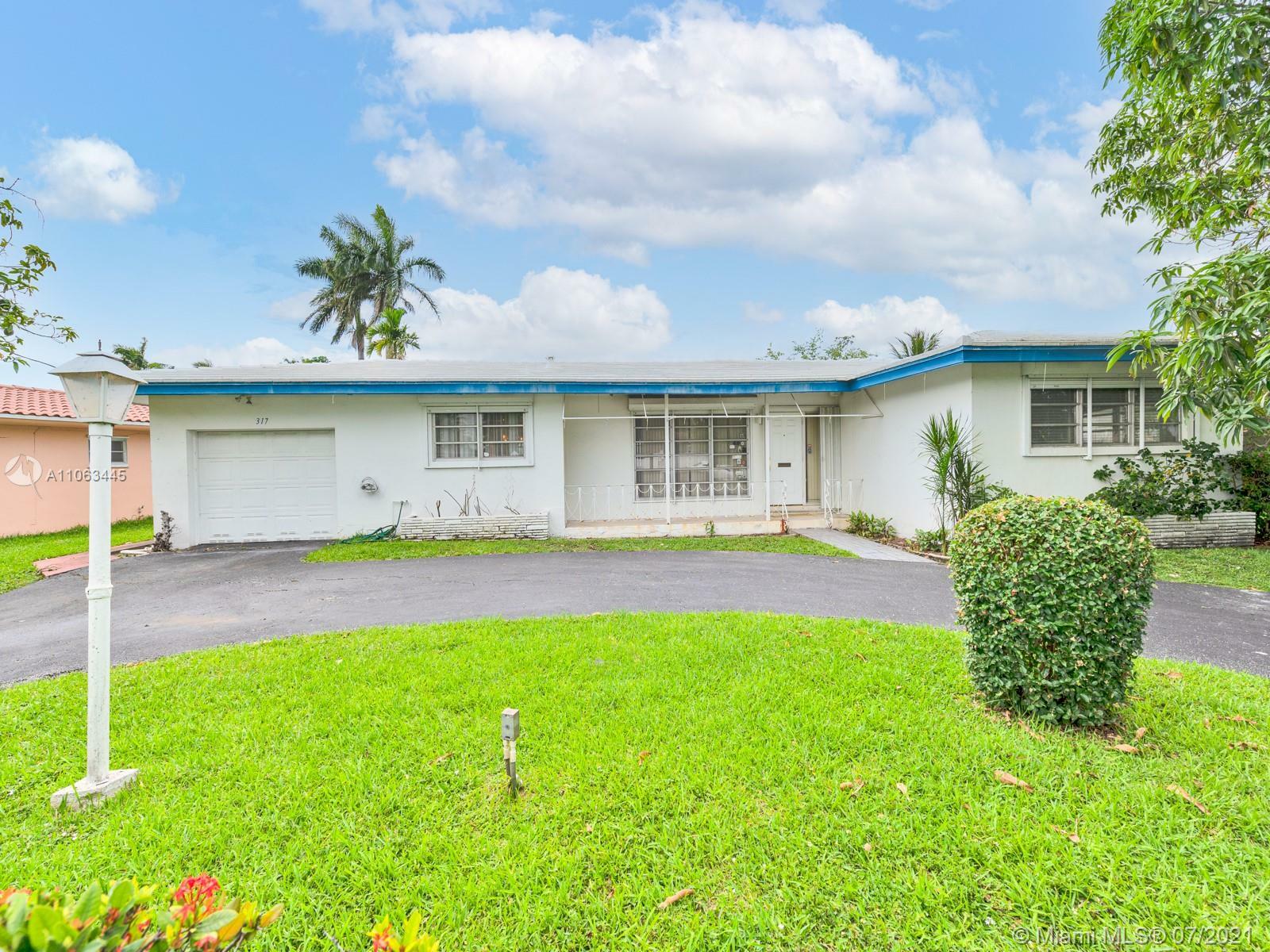 Property Photo: 317 N 31st Ave FL 33021
