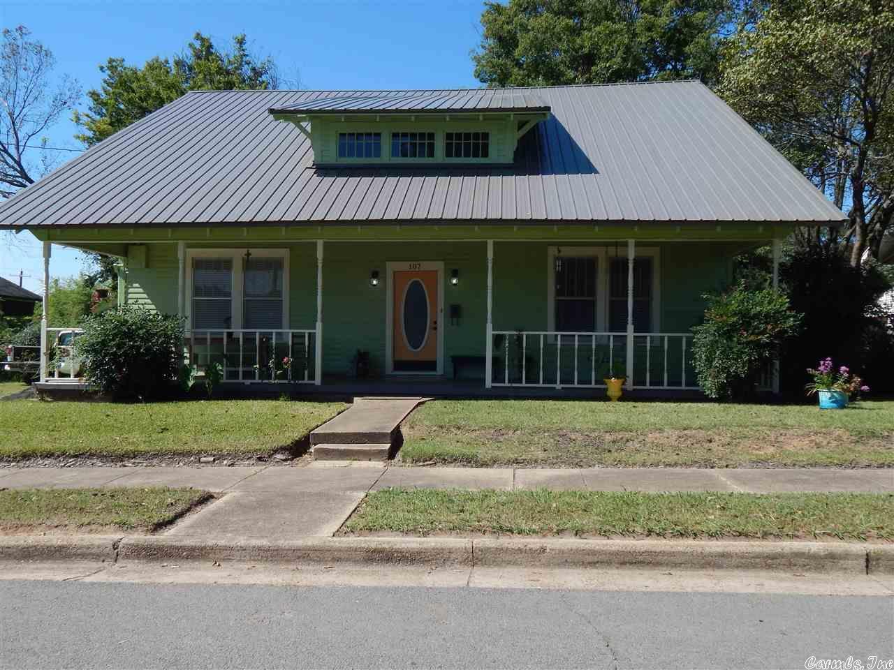 Property Photo: 107 N West AR 72110