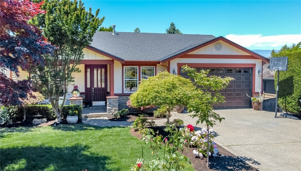 Property Photo:  1012 7th Avenue S  WA 98020 