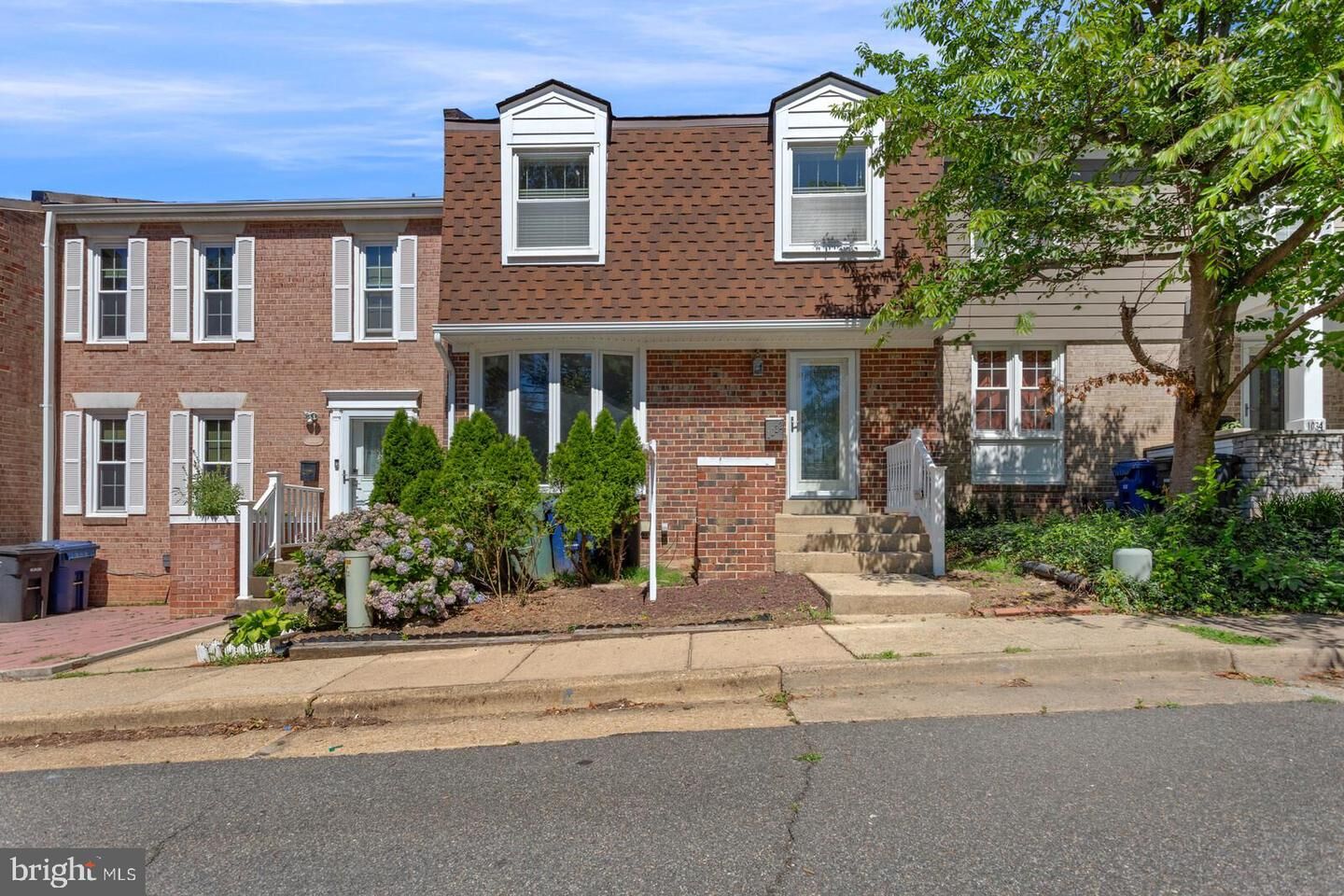 Property Photo: 1032 N Pelham Street VA 22304