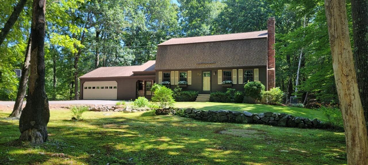 Property Photo: 37 Heritage Circle NH 03051