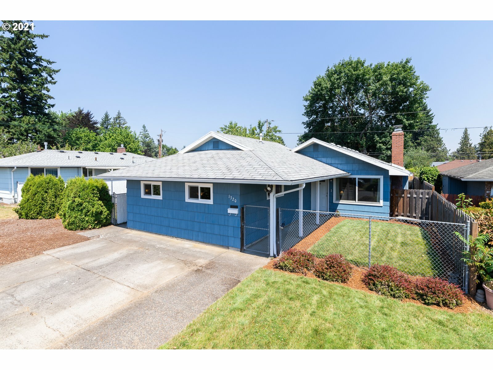 Property Photo: 1320 SE 158th Ave OR 97233