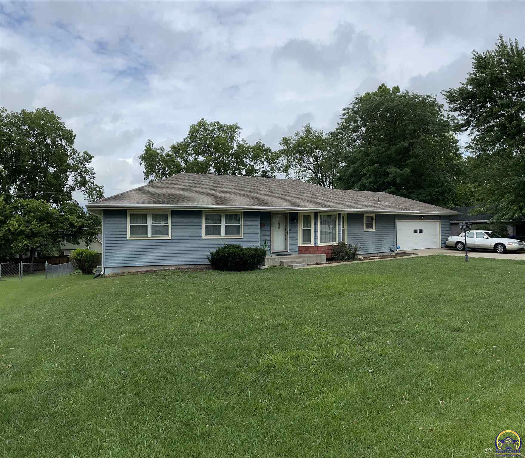Property Photo: 4330 SE 25th St KS 66605