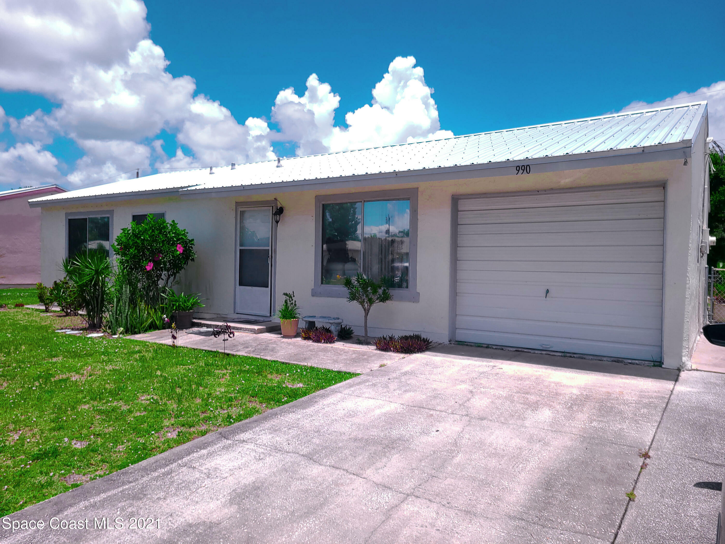 Property Photo:  990 Galleon Street  FL 32927 