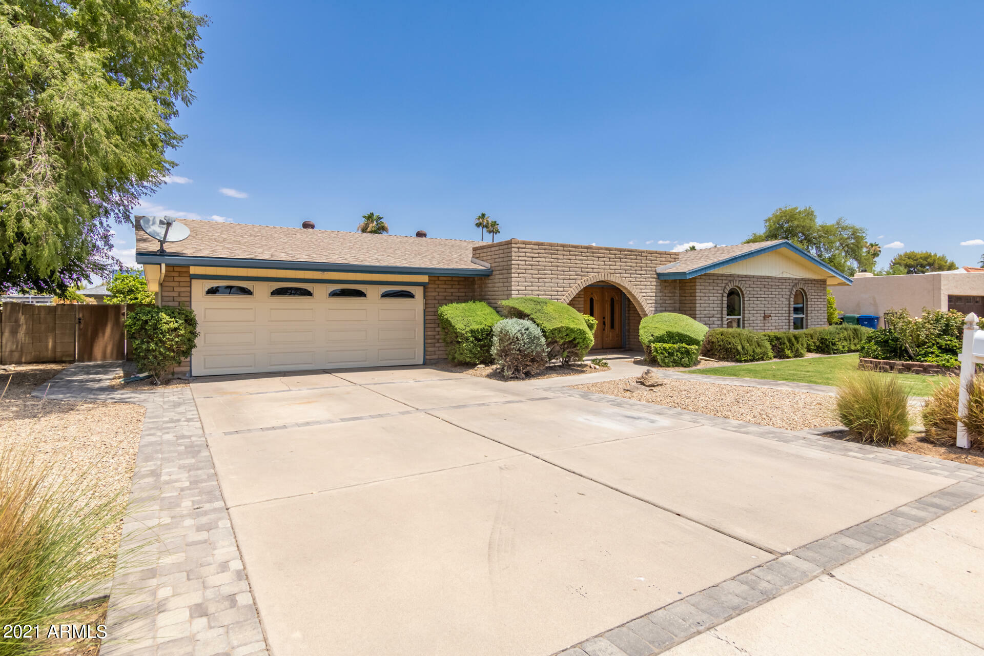 Property Photo:  1714 E Huber Street  AZ 85203 