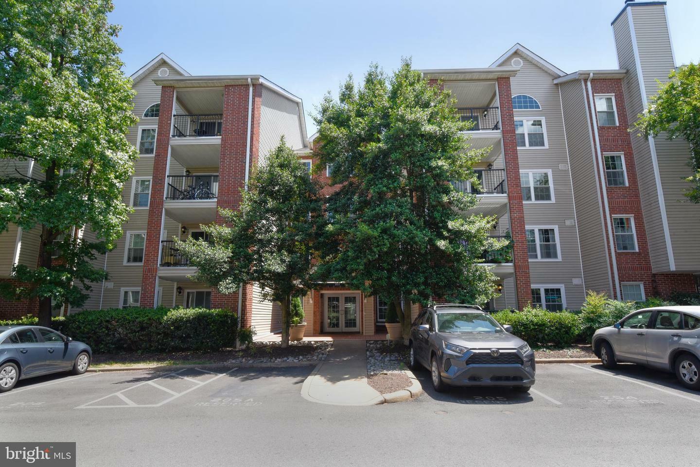 Property Photo:  3311 Wyndham Circle 3191  VA 22302 