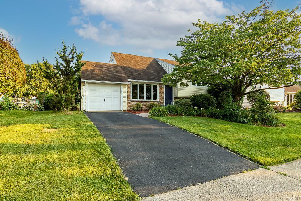 Property Photo:  2245 Catasauqua Road  PA 18018 