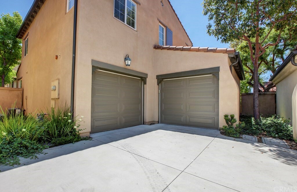 Property Photo:  80 Chantilly  CA 92620 