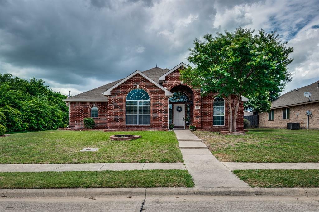 Property Photo: 3001 Canary Lane TX 76065