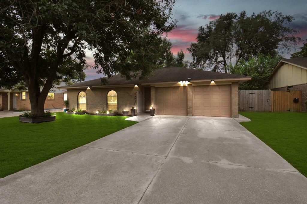 Property Photo:  7111 Sandswept Lane  TX 77086 