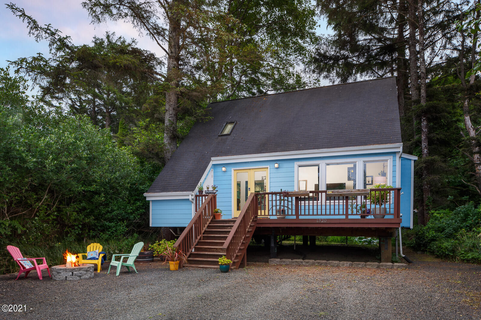 Property Photo:  1320 SE 2nd Court  OR 97367