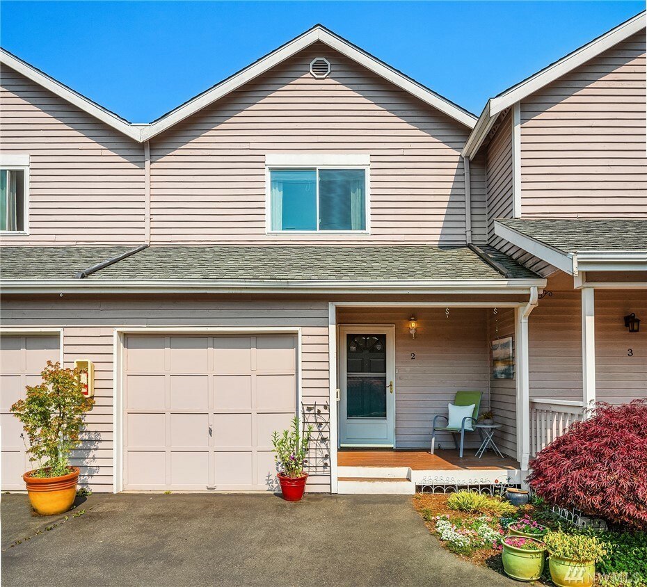 Property Photo:  8017 212th St SW 2  WA 98026 