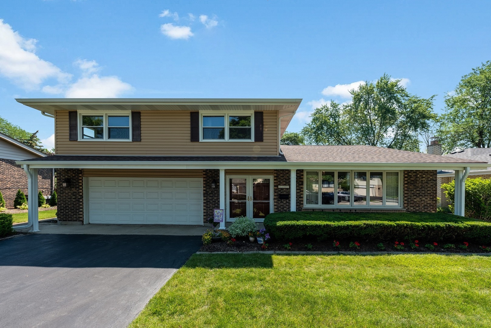 Property Photo: 1307 S Mitchell Avenue IL 60005