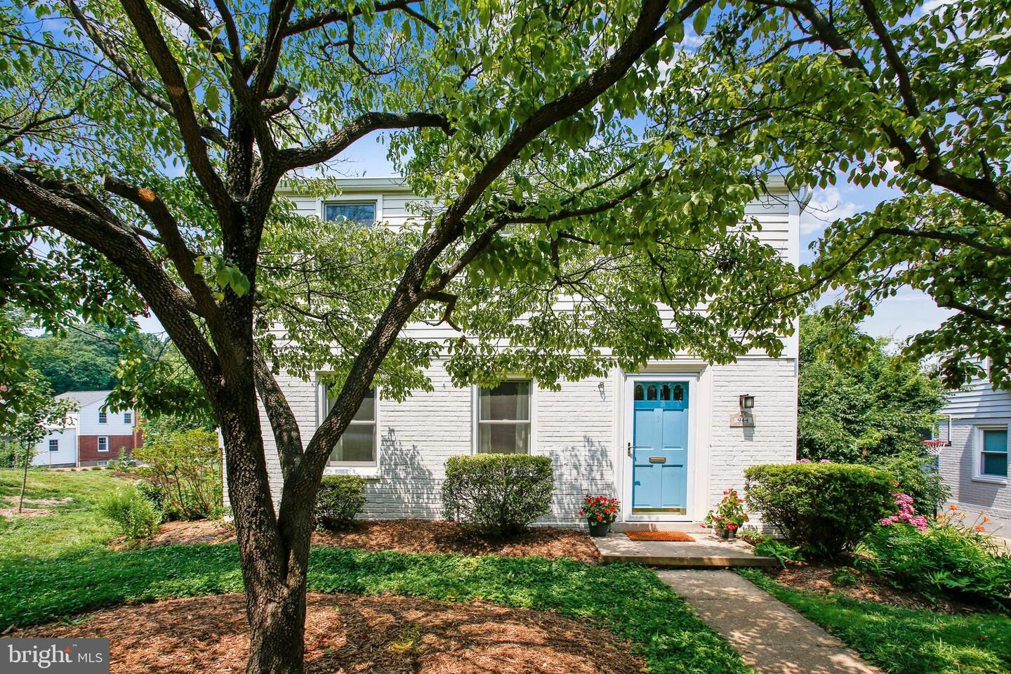 Property Photo:  944 N Lebanon Street  VA 22205 