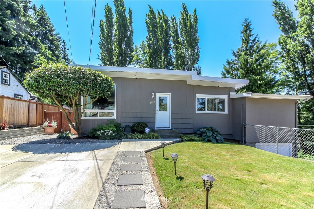 Property Photo:  1303 S 208th Street  WA 98198 