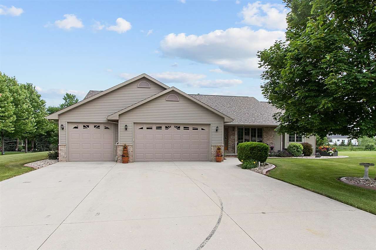 Property Photo:  431 Windmill Drive  WI 54130-8704 