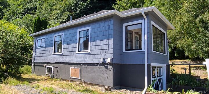 Property Photo: 105 S Fleet St WA 98520