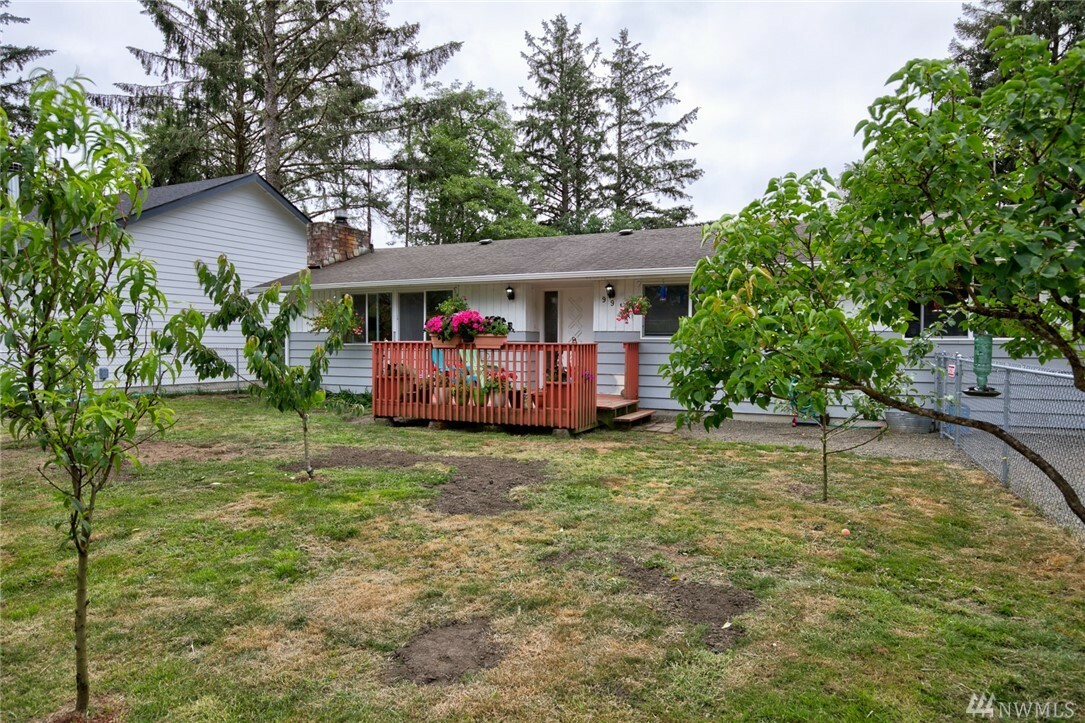 Property Photo:  991 Discovery Ave SE  WA 98569 