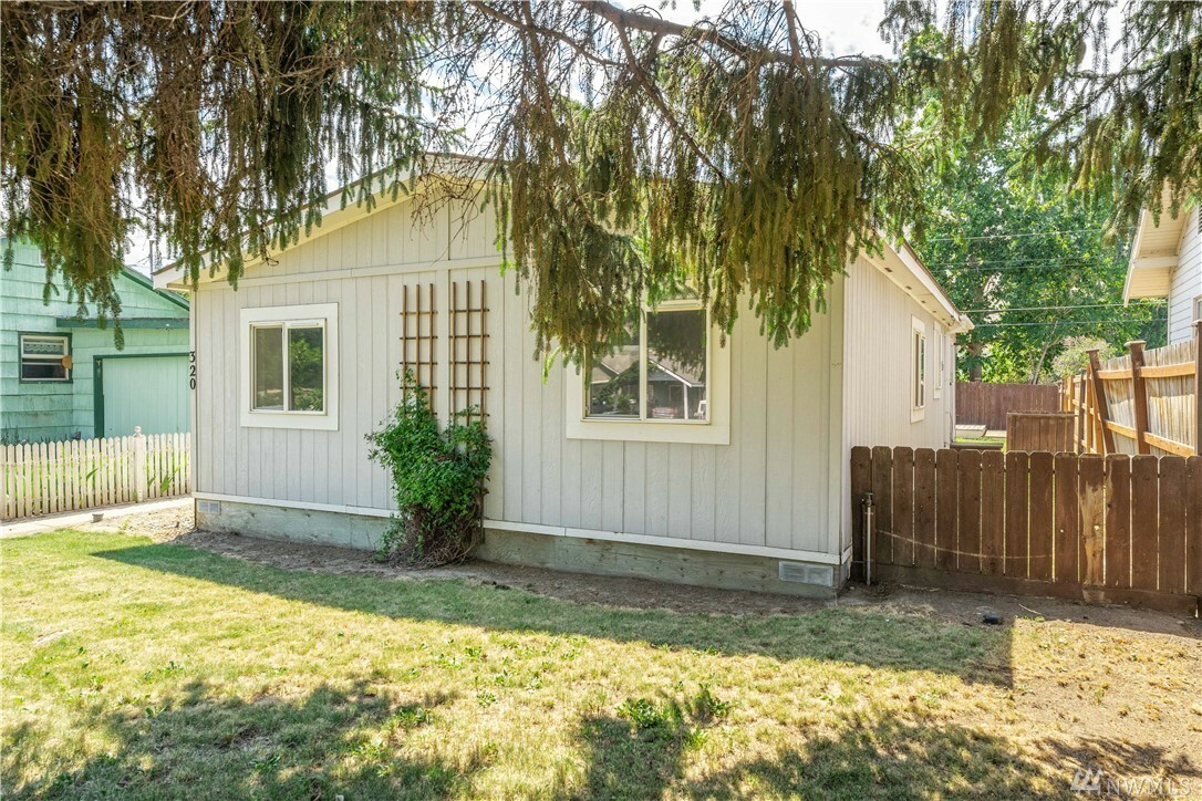 Property Photo: 320 E Okanogan Ave WA 98816