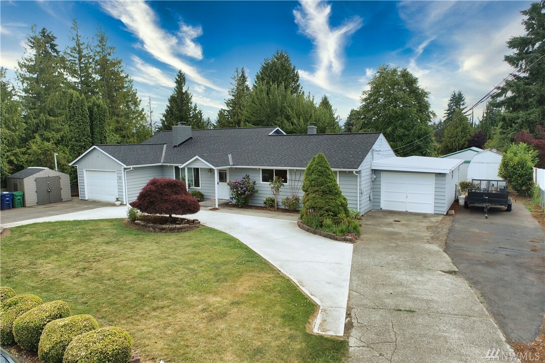 Property Photo:  121 Union Ave SE  WA 98059 