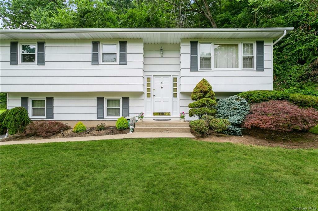 Property Photo:  6 Bristol Court  NY 10956 