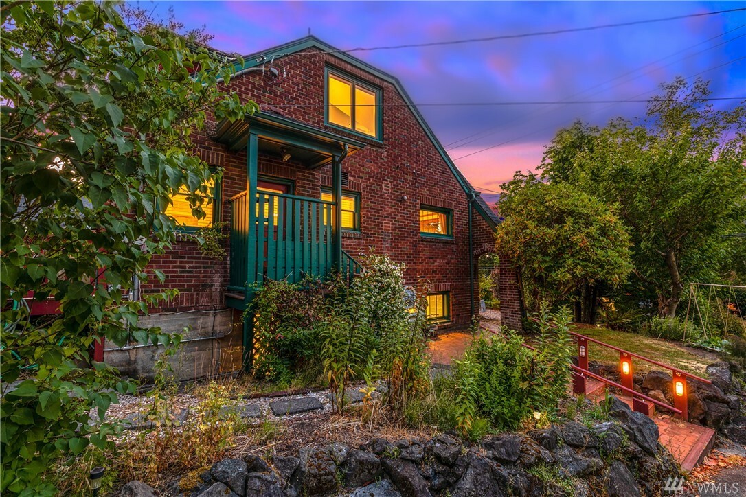 Property Photo: 2145 Boyer Ave E WA 98112