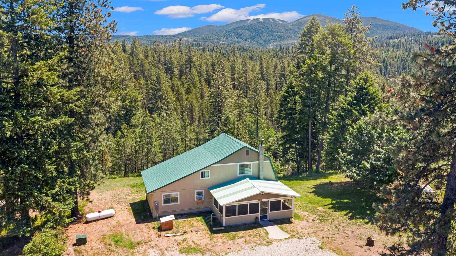 Property Photo:  14915 E Laurel Rd  WA 99009-9641 