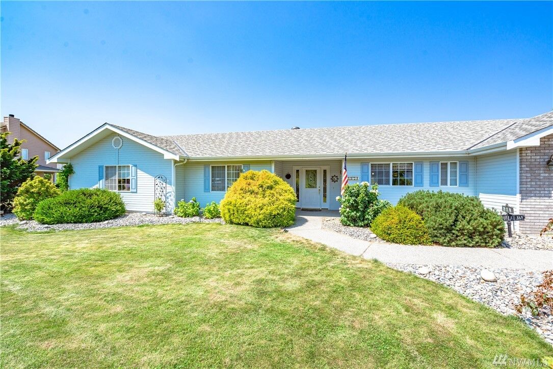 Property Photo: 2872 Chaussee Victoria Ct WA 98802