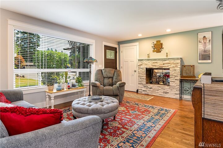 Property Photo:  1121 213th Place SW  WA 98036 