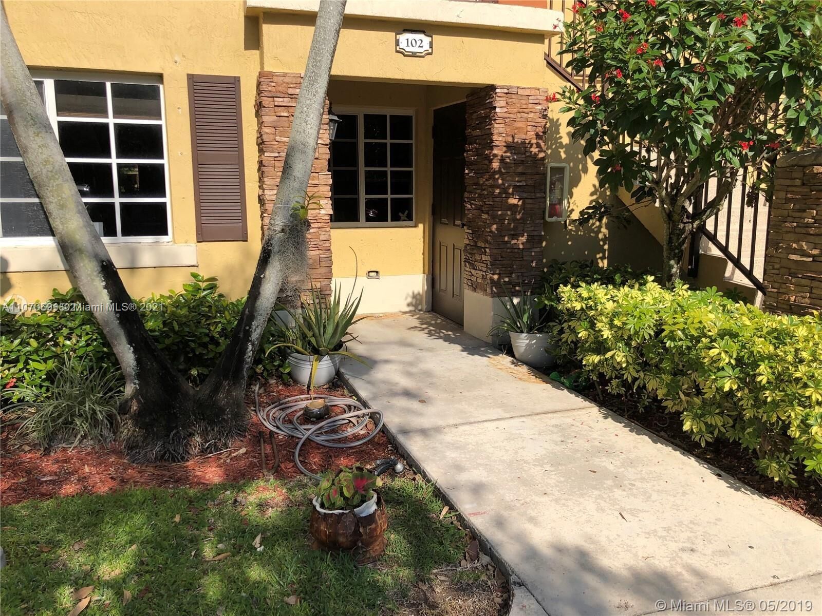 Property Photo: 985 NE 33rd Ter 102 FL 33033