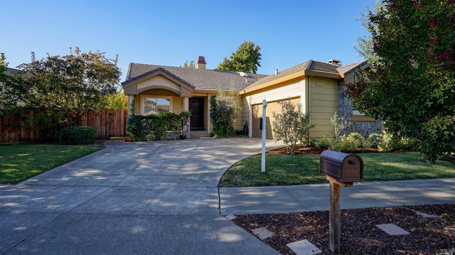 Property Photo: 1833 Heather Lane CA 94954