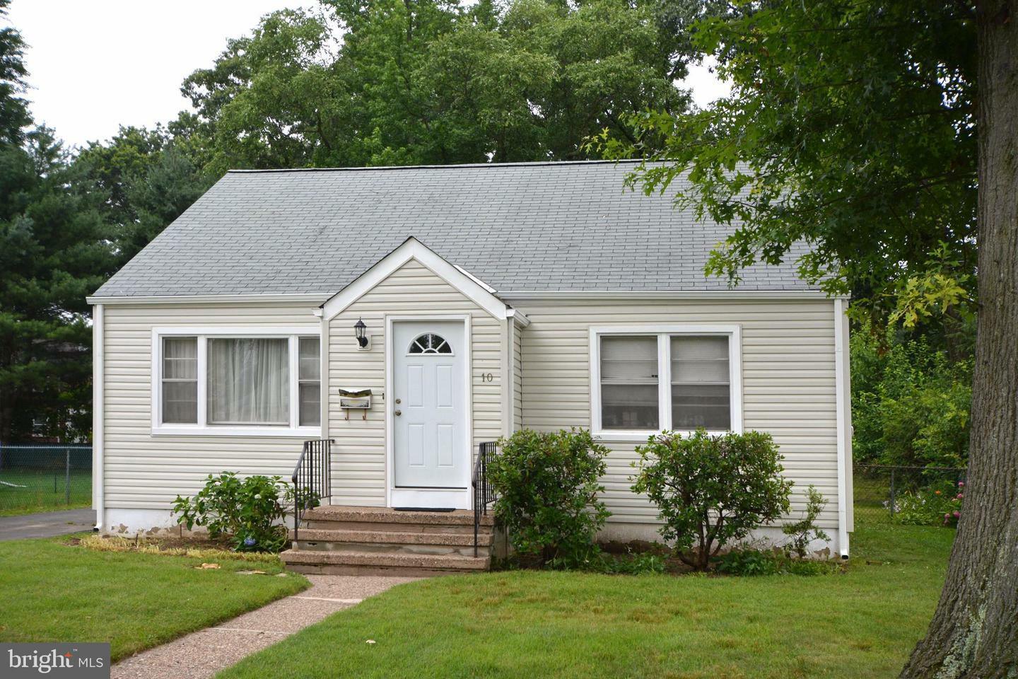 Property Photo:  10 Ranchwood Drive  NJ 08560 