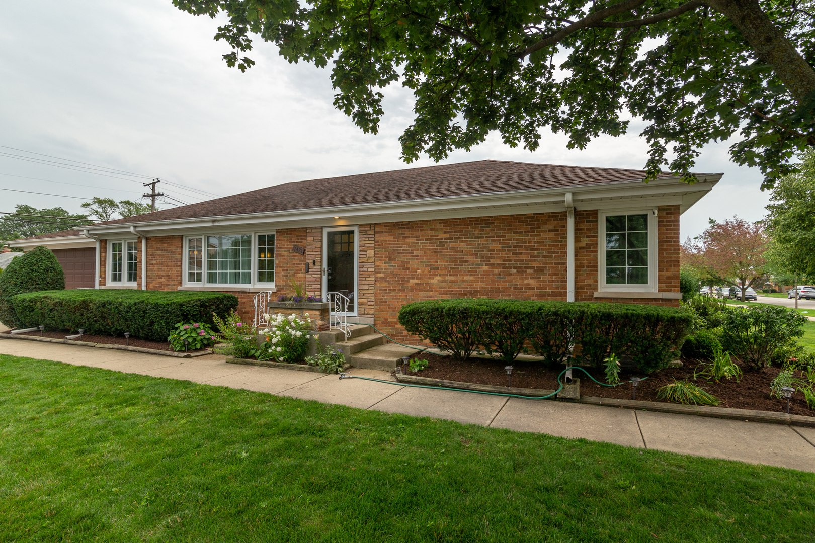 Property Photo:  7421 W Keeney Street  IL 60714 