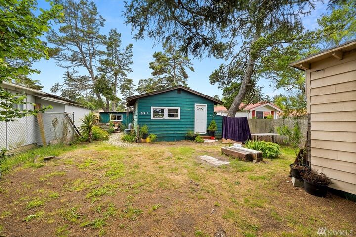 Property Photo:  621 N Hoquiam St  WA 98595 