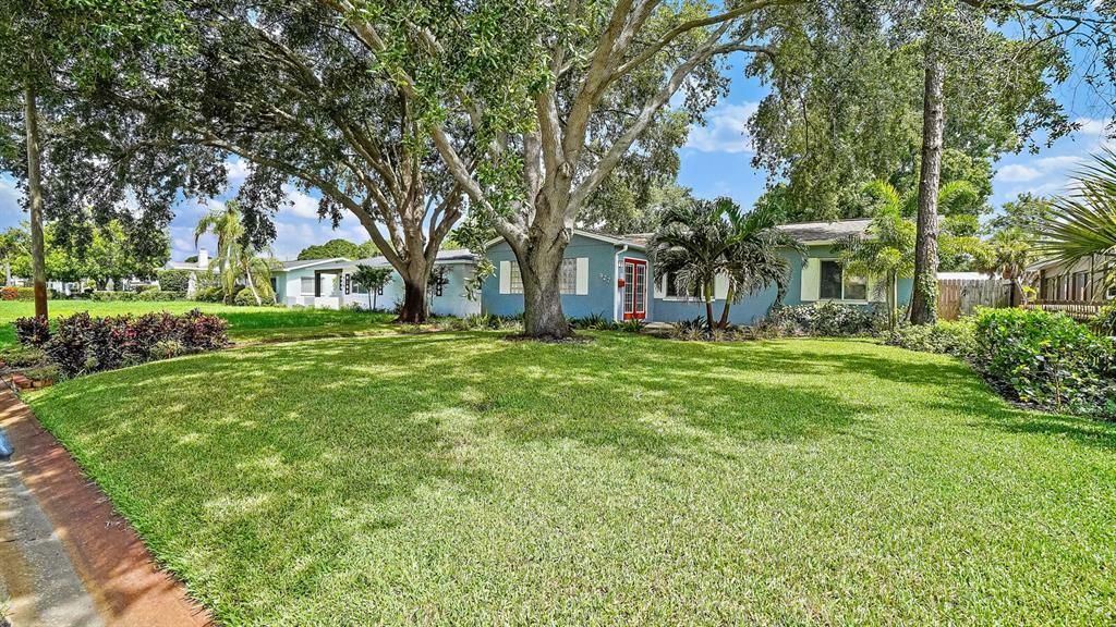 Property Photo:  927 38th Avenue NE  FL 33704 