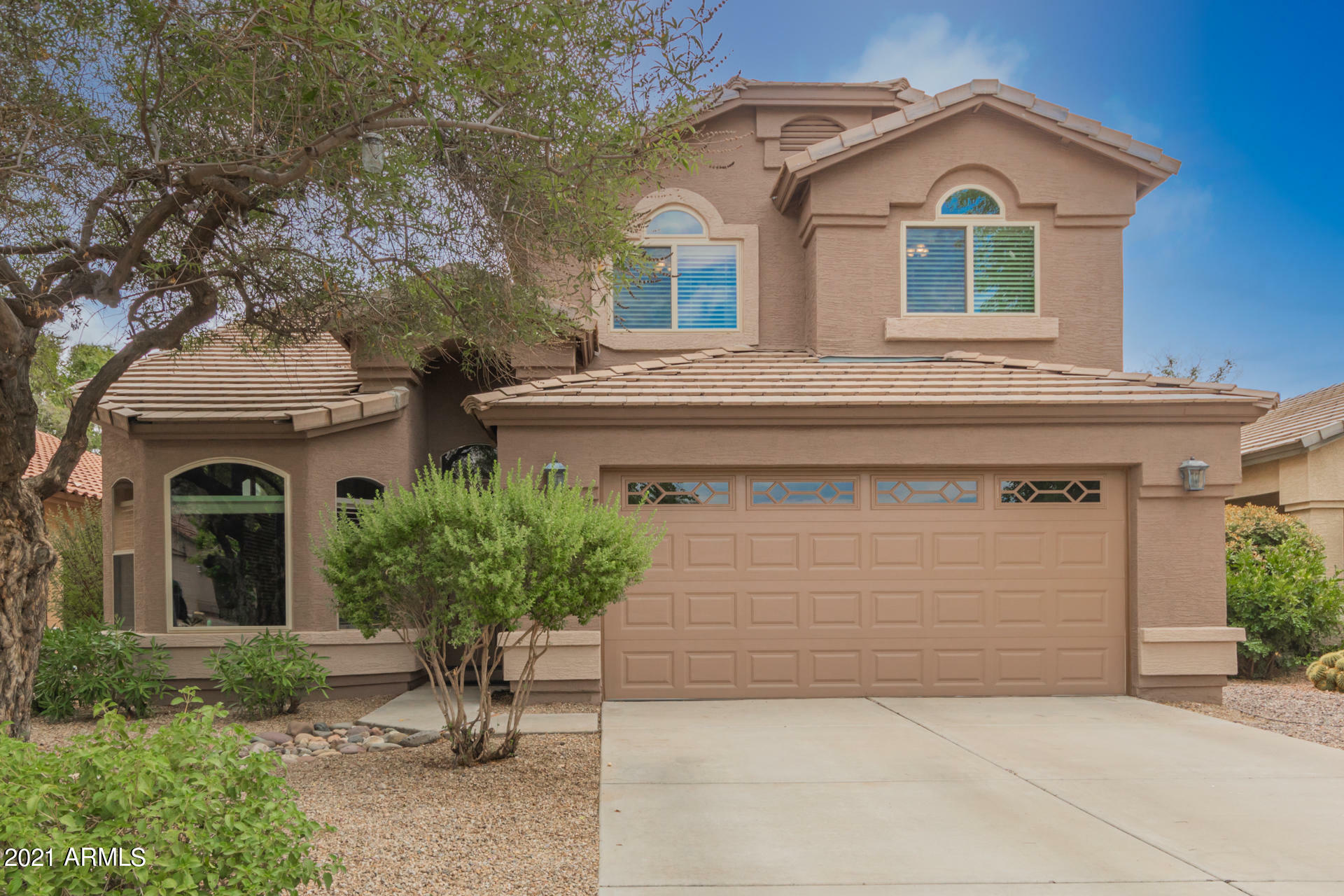 Property Photo: 527 E Sherri Drive AZ 85296