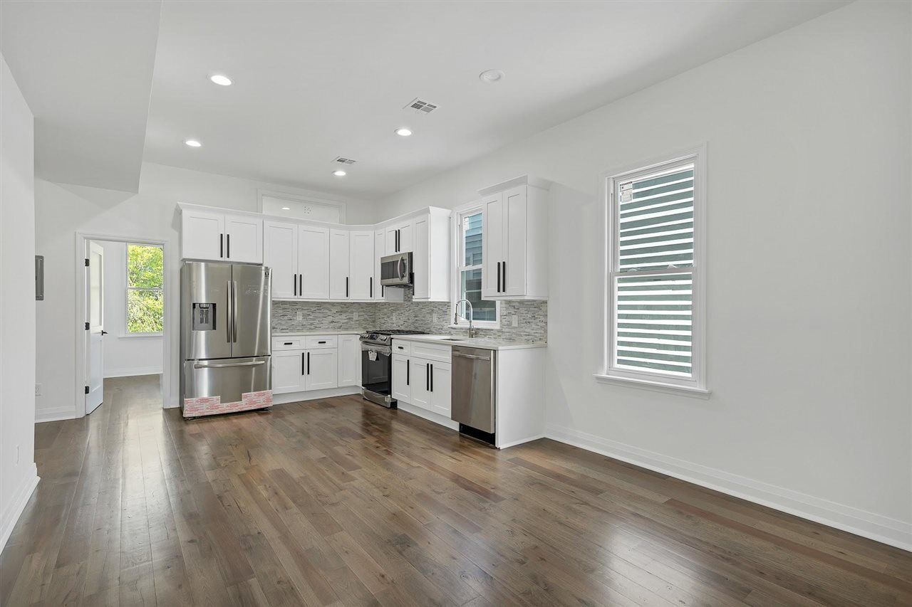 Property Photo:  208 Shippen St Apt 2  NJ 07086 