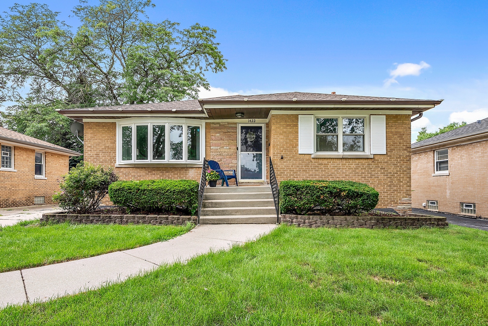 Property Photo:  1422 Heidorn Avenue  IL 60154 