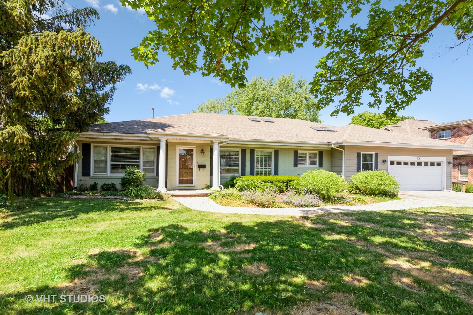 Property Photo: 508 E Hillside Avenue IL 60010