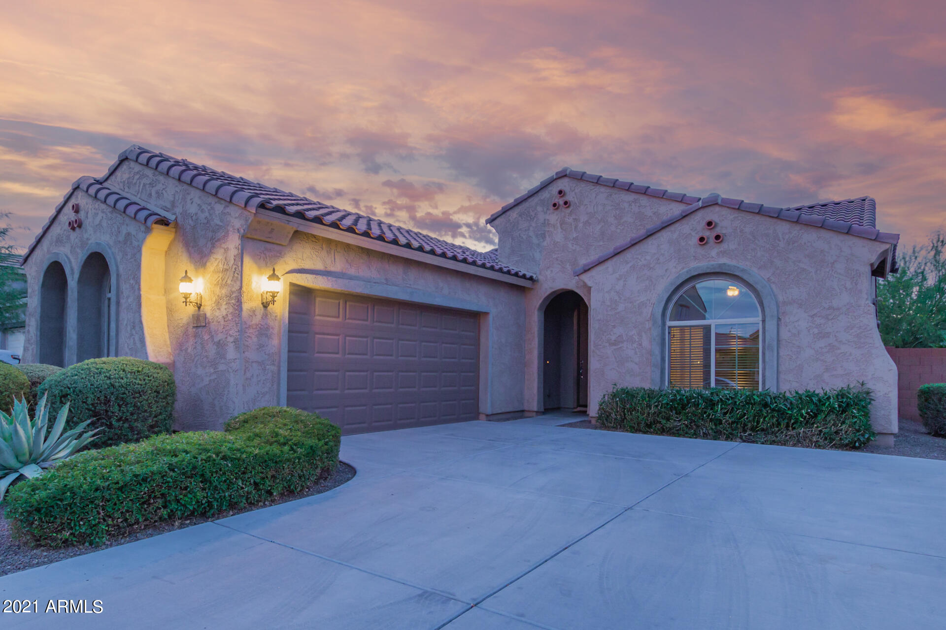 Property Photo: 25972 W Burnett Road AZ 85396