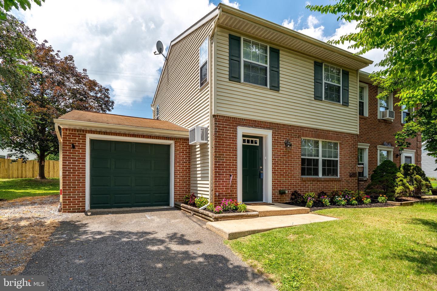 Property Photo: 1588 Manor Boulevard PA 17603