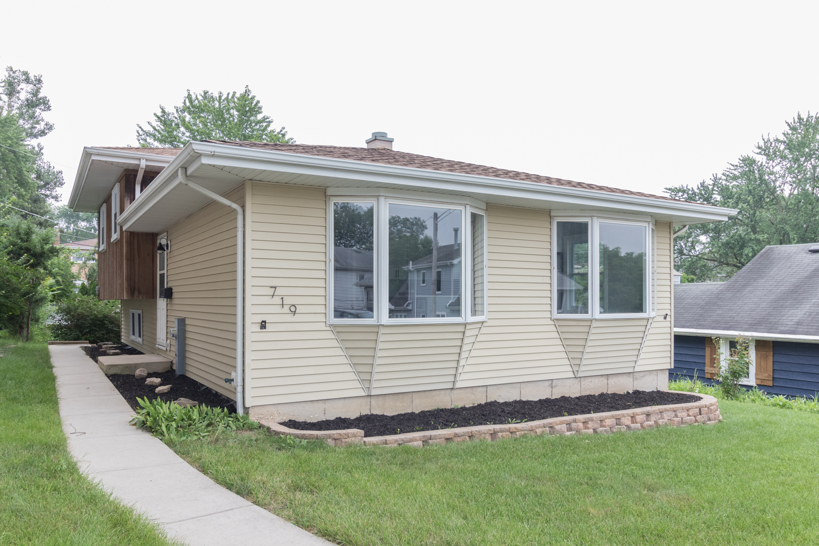 Property Photo:  719 Ledochowski Street  IL 60439 