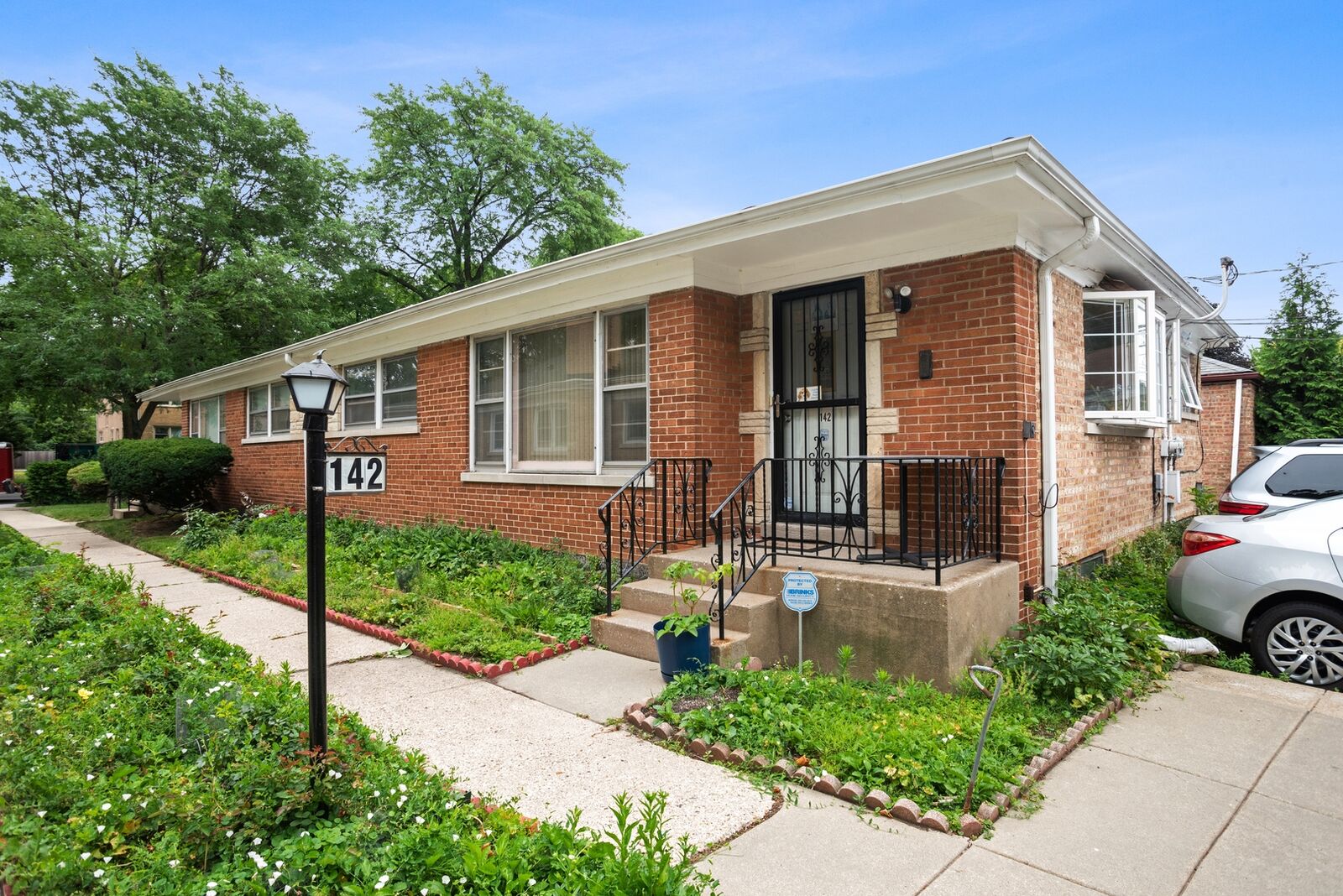 Property Photo: 142 Dodge Avenue IL 60202