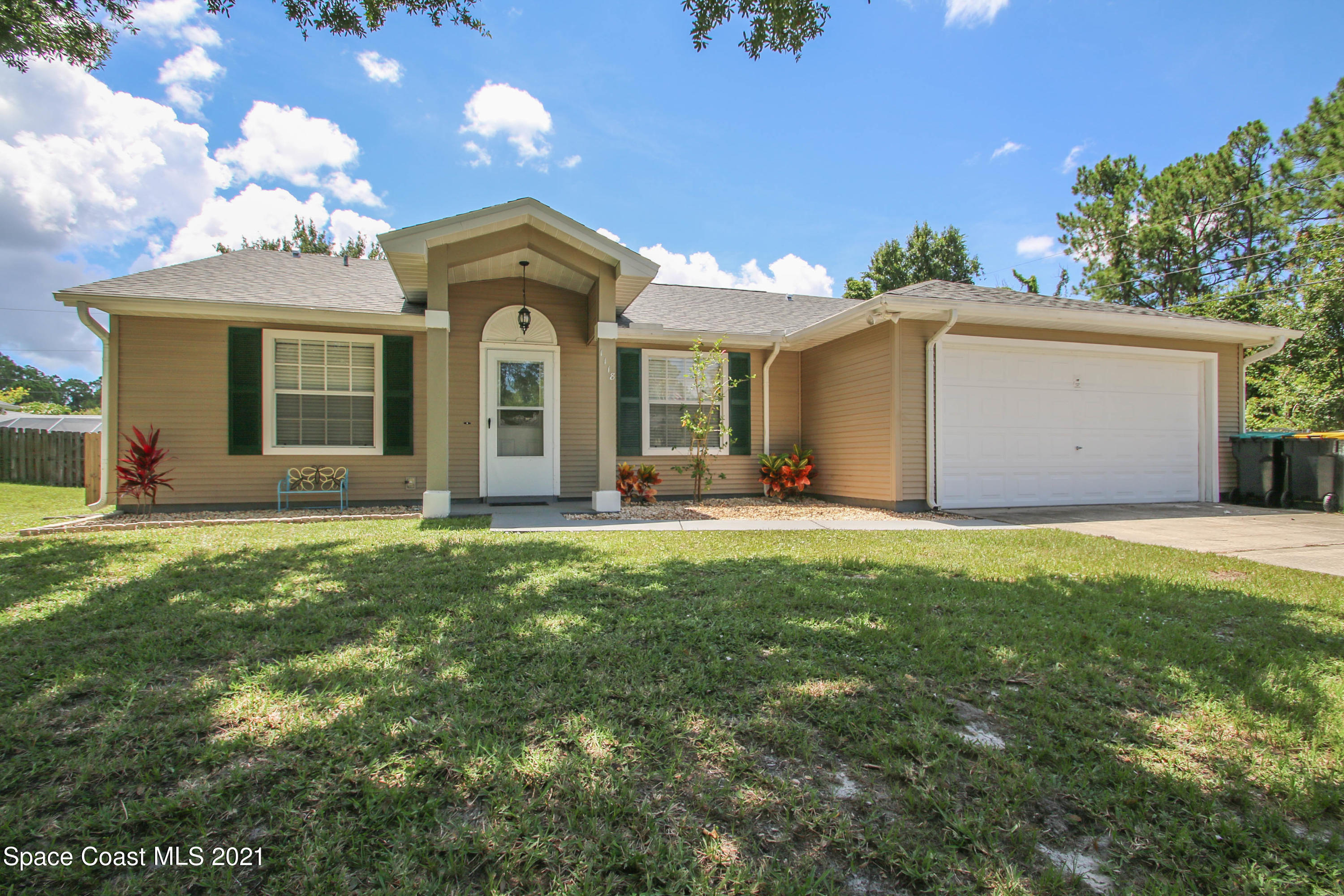 Property Photo: 1118 Sapphire Street SE FL 32909